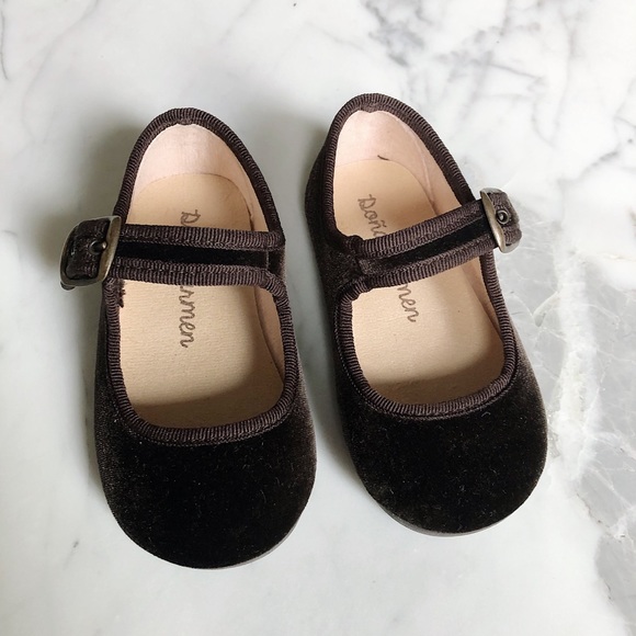 dona carmen mary jane shoes